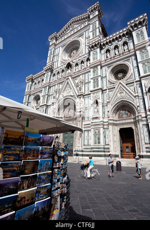 Il Duomo di Firenze e di stallo di souvenir Foto Stock