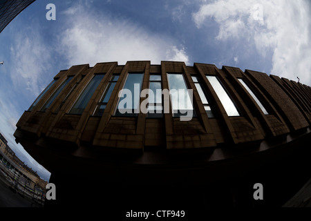 Anni Settanta architettura in Bradford City Centre, Bradford Tribunale. Foto Stock