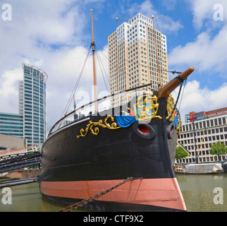 Storiche imbarcazioni e navi nel museo Haven, Leuvehaven, Rotterdam, Paesi Bassi Foto Stock