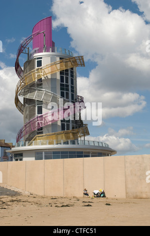 Redcar faro su una luminosa giornata di sole Foto Stock