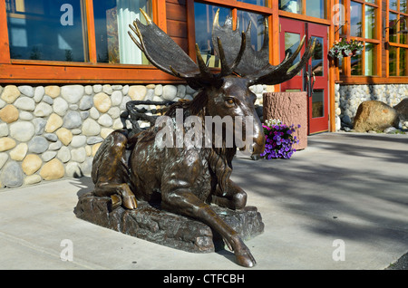 Una statua di bronzo di un toro di alci. Alaska, Stati Uniti d'America. Foto Stock