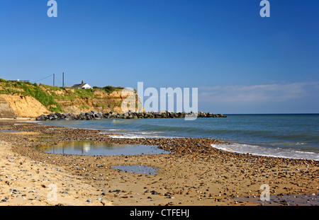 Una vista della spiaggia a est di Happisburgh, Norfolk, Inghilterra, Regno Unito. Foto Stock