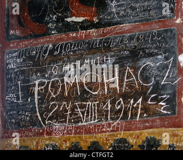 Coperto di graffiti dettagli architettonici presso il Monastero Sucevita, un ortodosso orientale convento in Romania Foto Stock