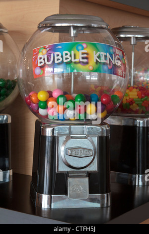 Bubble re pubblico a gettone gumball machine Foto Stock