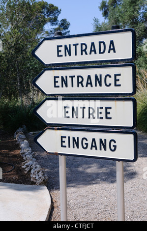 Ingresso multilingue segno: entrada, ingresso, entree, eingang Foto Stock