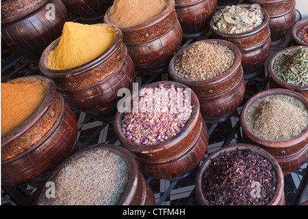 Il Marocco, la Medina di Marrakech, mercato, souq o souk. Spezie. Foto Stock