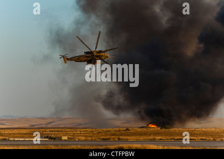 Israele. Un CH-53 trasporti pesanti elicottero durante air assault formazione. Foto Stock