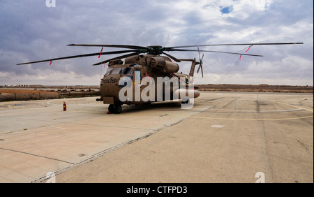 Sikorsky CH-53 Sea Stallion ("Yasour' in ebraico, il significato di "Albatros") trasporti pesanti elicottero della forza aerea israeliana. Foto Stock