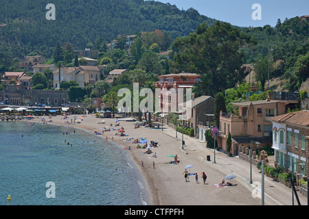 Vista della spiaggia, Théoule-sur-Mer, Côte d'Azur, Alpes-Maritimes, Provence-Alpes-Côte d'Azur, in Francia Foto Stock