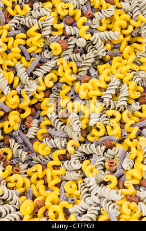 Appena fatta la pasta essiccata sul display per la vendita Foto Stock