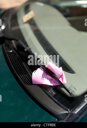 I biglietti per il parcheggio sul parabrezza - Washington DC, Stati Uniti d'America Foto Stock