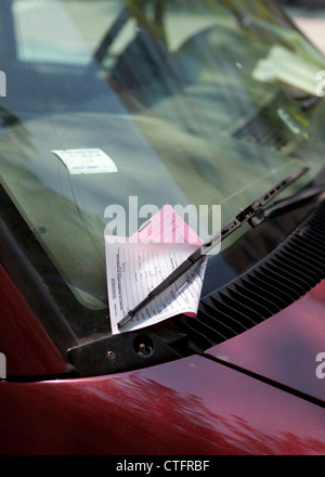 I biglietti per il parcheggio sul parabrezza - Washington DC, Stati Uniti d'America Foto Stock
