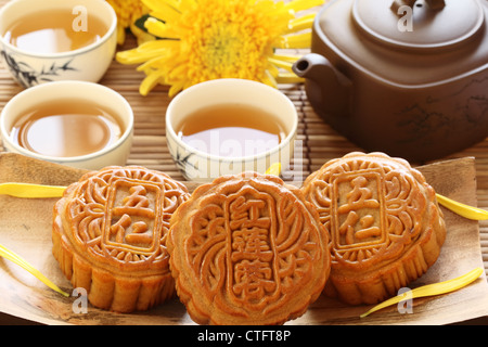 Mooncake e tè cinese,metà autunno festival cibo. Foto Stock