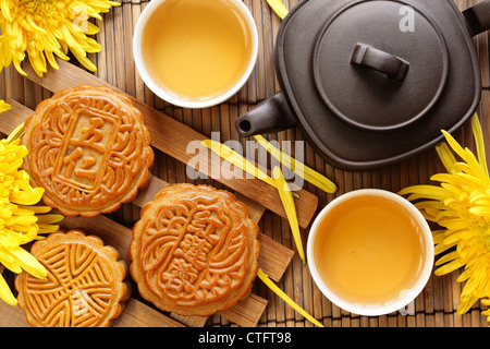 Mooncake e tè cinese,metà autunno festival cibo. Foto Stock