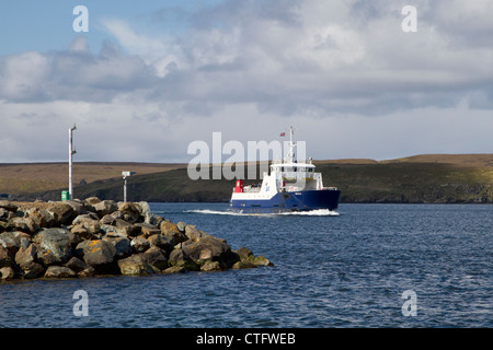 Inter Island Ferry 'Bigga' serventi Unst, gridare e Fetlar nelle isole Shetland Foto Stock