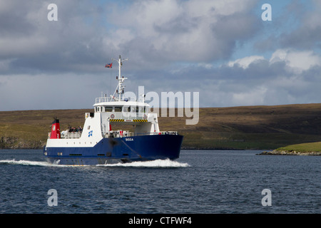 Inter Island Ferry 'Bigga' serventi Unst, gridare e Fetlar nelle isole Shetland Foto Stock