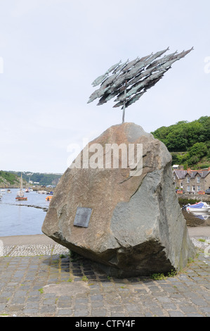 Fishguard aringhe questa scultura riflette la storica industria di aringa della Città Bassa Galles Cymru REGNO UNITO GB Foto Stock