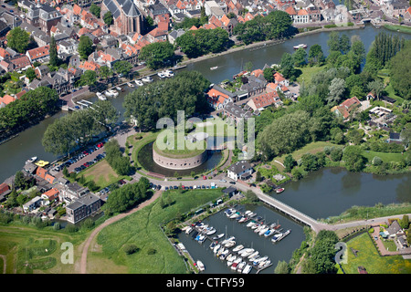 Aereo, Forte chiamato Tower Fort sul fiume Vecht. Linea di difesa di Amsterdam. Hollandse Waterlinies. Linee olandesi di difesa dell'acqua. Antenna. Foto Stock