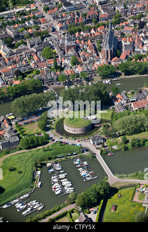 Aereo, Forte chiamato Tower Fort sul fiume Vecht. Linea di difesa di Amsterdam. Hollandse Waterlinies. Linee olandesi di difesa dell'acqua. Antenna. Foto Stock