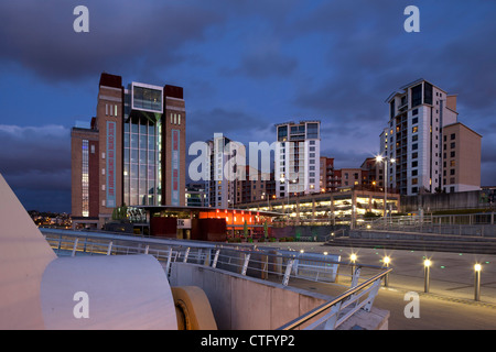 Il Gateshead Quayside di notte Foto Stock