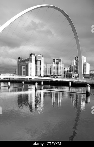 Galleria d'arte BALTIC e parte di Gateshead Millennium Bridge Foto Stock