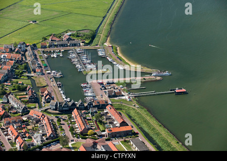 I Paesi Bassi, Marken, antenna. Villaggio ed un porto. Foto Stock