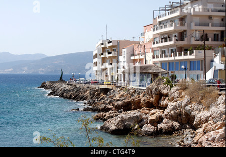 Il fronte mare di Agios Nikolaos. Creta Foto Stock