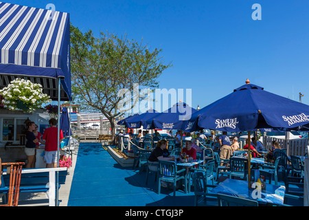 Ristorante sul lungomare del porto di Hyannis, Barnstable, Cape Cod, Massachusetts, STATI UNITI D'AMERICA Foto Stock