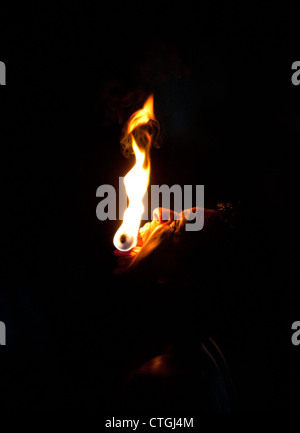 Fire eating uomo, Kandy, Sri Lanka Foto Stock