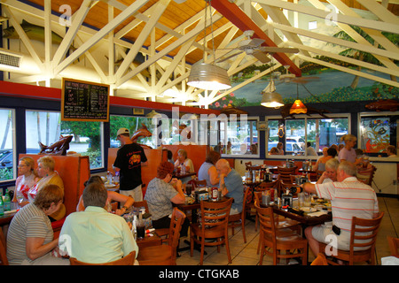 Jensen Beach Florida, New England Fish Market & and, ristorante ristoranti cibo mangiare fuori caffè caffè bistrot, frutti di mare, interno, tavoli, cena Foto Stock