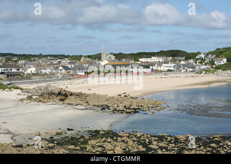 L'ancoraggio e la spiaggia, Brow breeze, Porth Cressa Hugh Town St Mary's Isole Scilly Isole Scilly Cornwall Inghilterra UK GB Foto Stock