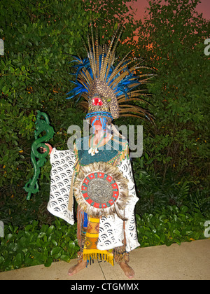 L'uomo raffigurante un antico re Maya. Foto Stock