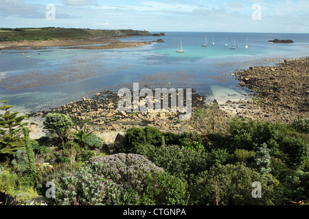 L'ancoraggio e la spiaggia, Brow breeze, Porth Cressa Hugh Town St Mary's Isole Scilly Isole Scilly Cornwall Inghilterra UK GB Foto Stock