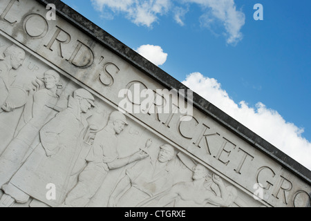 Il Lords Cricket Ground stone carving Foto Stock