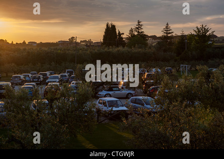 Automobili parcheggiate nel sacco, Italia, Europa Foto Stock