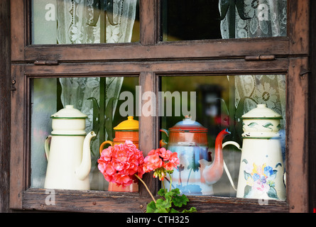 Situazione di uno chalet di legno, vetro decorazione vintage Foto Stock