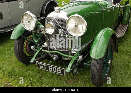 Fari anteriori e il radiatore di un 1930s Lagonda 2 litro tourer Foto Stock