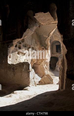 Rocce scolpite case, Cappadocia, Goreme, Turchia. Foto Stock
