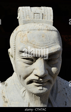 Discepolo di Confucio statua, Koshi-Byo, città di Nagasaki, Prefettura di Nagasaki, Kyushu, Giappone Foto Stock