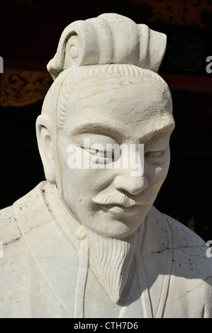 Discepolo di Confucio statua, Koshi-Byo, città di Nagasaki, Prefettura di Nagasaki, Kyushu, Giappone Foto Stock