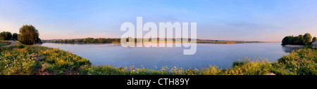 La mattina presto sul fiume Oka in Russia Foto Stock