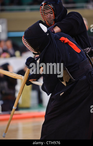 I partecipanti alla 59a tutto il campionato di Kendo, Budokan di Tokyo, Giappone Foto Stock