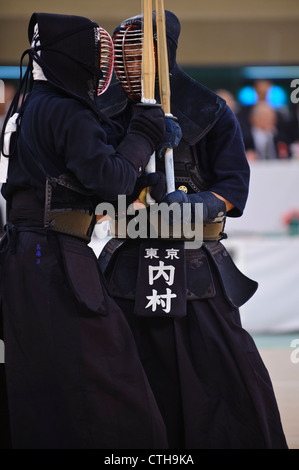 I partecipanti alla 59a tutto il campionato di Kendo, Budokan di Tokyo, Giappone Foto Stock