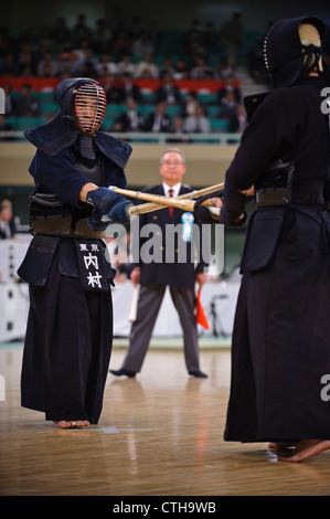 I partecipanti alla 59a tutto il campionato di Kendo, Budokan di Tokyo, Giappone Foto Stock