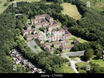 Vista aerea del Storthes Hall ex ospedale sito vicino a Huddersfield, con studente universitario alloggio Storthes Hall Park Foto Stock