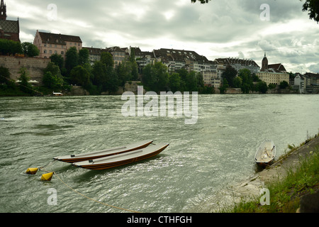 Barche sul fiume Reno, Basilea Foto Stock