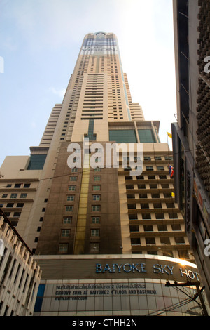 Il Baiyoke Tower II, il più alto edificio in Thailandia nel quartiere Ratchathewi di Bangkok, Tailandia. Foto Stock