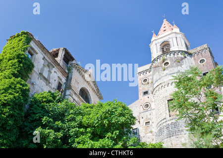 Antica chiesa normanna degli Apostoli Pietro e Paolo a Castiglione di Sicilia, Italia Foto Stock