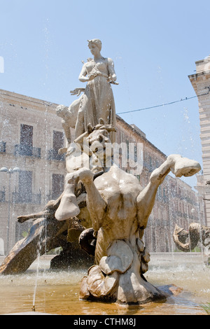 Fontana a Piazza Archimede a Siracusa, Italia Foto Stock