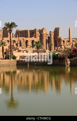 Il lago sacro del distretto di Amon-Ra, Tempio di Karnak complessa, Luxor, Egitto Foto Stock